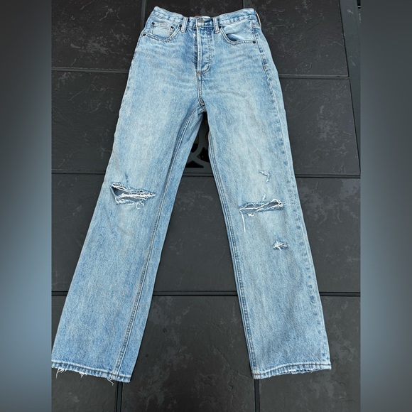 Aritzia Denim Forum The Joni High Rise Loose Jeans Light Wash Distressed Size 24 - Picture 1 of 9